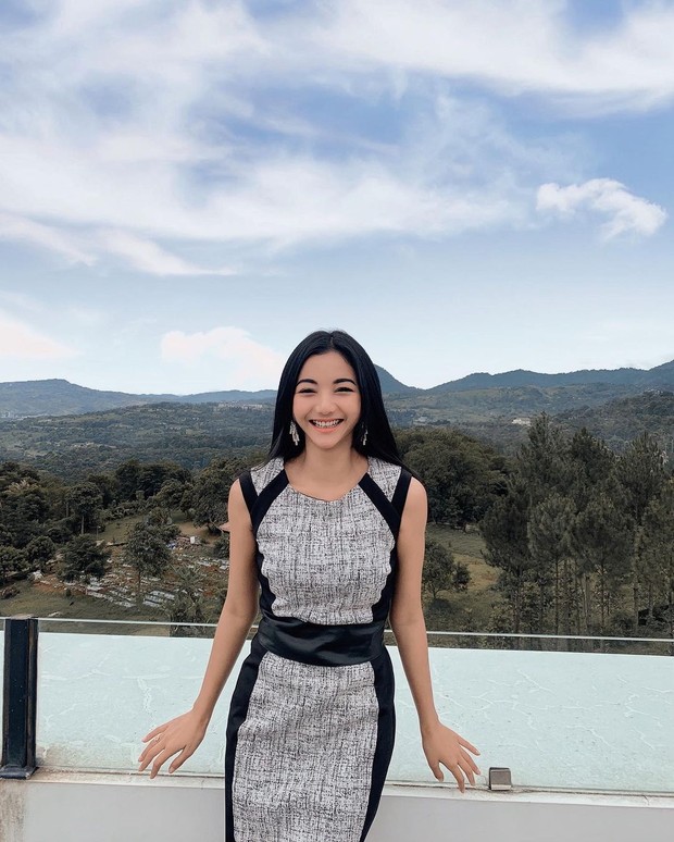 Glenca Chysara/instagram.com/glencachysaraofficial/ Glenca Chysara menampilkan ekpresi bahagia dengan senyuman sumringahnya/instagram.com/glencachysaraofficial/