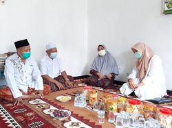 Menang Quick Count, Ipuk-Sugirah Sowan ke Para Kiai