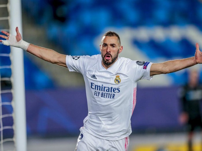 Real Madrid's Karim Benzema celebrates after scoring the opening goal during the Champions League group B soccer match between Real Madrid and Borussia Monchengladbach at the Alfredo Di Stefano stadium in Madrid, Spain, Wednesday, Dec. 9, 2020. (AP Photo/Bernat Armangue)