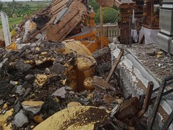 Angin Puting Beliung Porak-porandakan Patung Bajra Sidhi di Badung