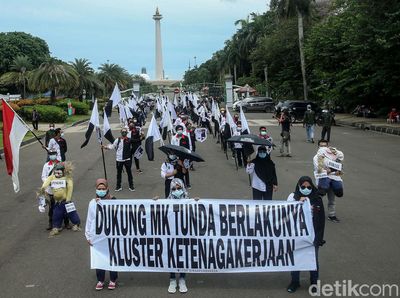 Ketika Buruh Gelar Aksi di Tengah Peringatan Hari HAM Sedunia