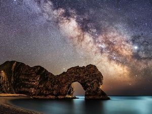 Langit Spektakuler Desember, Ada Hujan Meteor dan Gerhana Matahari Total