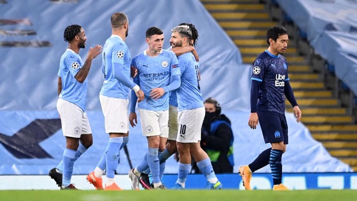 MANCHESTER, ENGLAND - DECEMBER 09: Sergio Aguero of Manchester City celebrates with teammates Nathan Ake, Kyle Walker, Raheem Sterling and Phil Foden after scoring their teams second goal during the UEFA Champions League Group C stage match between Manchester City and Olympique de Marseille at Etihad Stadium on December 09, 2020 in Manchester, England. The match will be played without fans, behind closed doors as a Covid-19 precaution. (Photo by Laurence Griffiths/Getty Images)