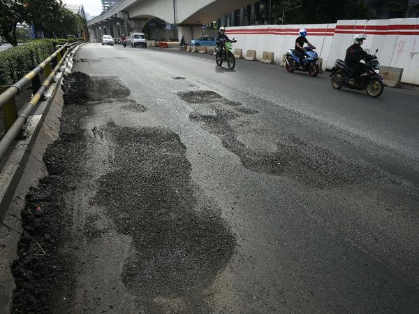 Musim Hujan, Jalan Berlubang Bermunculan di Jakarta