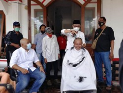 Penerusnya Menang Lawan Kotak Kosong, Bupati Ngawi Cukur Gundul Ony-Antok