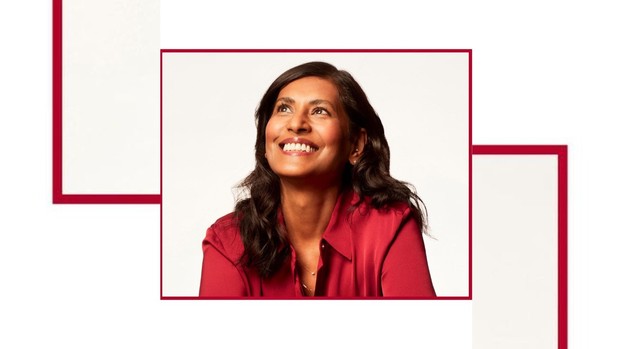 warna outfit merah kece dipakai buat Zoom meeting