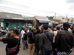 Protes Hasil Pilkada Tasikmalaya, Pendukung Paslon Iwan-Iip Datangi KPU