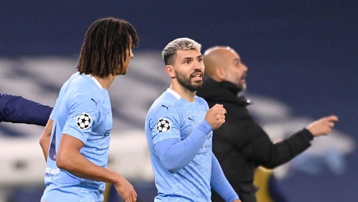 MANCHESTER, ENGLAND - DECEMBER 09: Sergio Aguero of Manchester City waits on the side line before entering the pitch as a substitute during the UEFA Champions League Group C stage match between Manchester City and Olympique de Marseille at Etihad Stadium on December 09, 2020 in Manchester, England. The match will be played without fans, behind closed doors as a Covid-19 precaution. (Photo by Laurence Griffiths/Getty Images)
