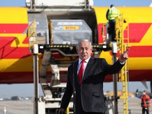 PM Israel Batal ke UEA Gegara Pesawatnya Tak Boleh Lewat Yordania PM Israel Batal ke UEA Gegara Pesawatnya Tak Boleh Lewat Yordania