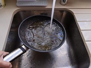 Stop! Kebiasaan Ini Bikin Wajan Antilengket Cepat Rusak