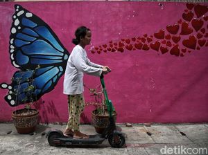 Warna-warni Mural Bikin Kampung Japat Embrat Lebih Hidup