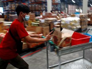 Aksi Kebut-kebutan Para Picker e-Commerce Jelang Harbolnas