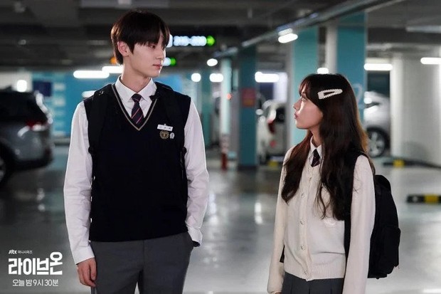 Sebagai penghuni zodiak yang berjiwa bebas, Aquarius memiliki kebiasaan bersembunyi di balik energi positif dan keunikan mereka yang menawan.