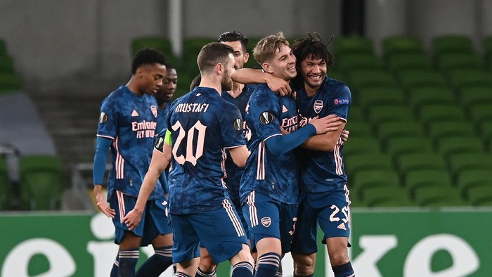 DUBLIN, IRELAND - DECEMBER 10: Mohamed Elneny of Arsenal  celebrates after scoring their teams second goal with his team mates during the UEFA Europa League Group B stage match between Dundalk FC and Arsenal FC at Aviva Stadium on December 10, 2020 in Dublin, Ireland. The match will be played without fans, behind closed doors as a Covid-19 precaution. (Photo by Charles McQuillan/Getty Images)
