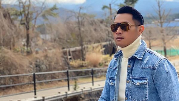 Aditya Halindra Faridzky, Cabup Tampan yang Doyan Jajan Kaki Lima