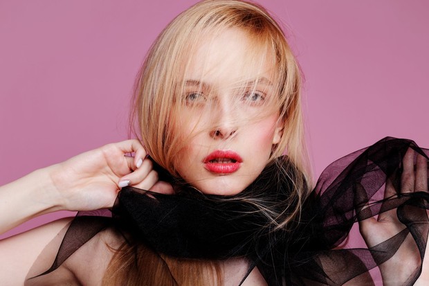 Jika ingin mengetahui rambut kamu termasuk tipe porositas rendah atau tinggi, kamu bisa menguji porositas rambut di rumah dengan beberapa langkah sederhana.