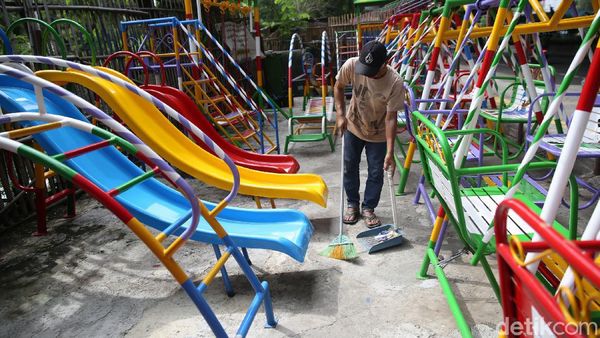 Geliat Penjualan Ayunan di Tengah Pandemi