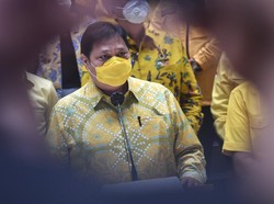 Ini Kata Airlangga soal Pentingnya Vaksinasi dan Disiplin 3M Beriringan