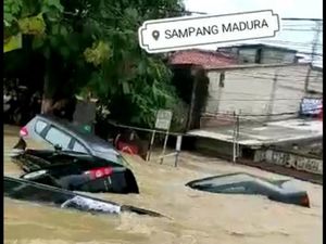 Hoaks Video Banjir Hanyutkan Mobil di Sampang Madura, Ini Faktanya