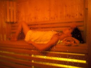 Nenek Foto-foto di Sauna Korea, Langsung Ditahan Polisi Nenek Foto-foto di Sauna Korea, Langsung Ditahan Polisi