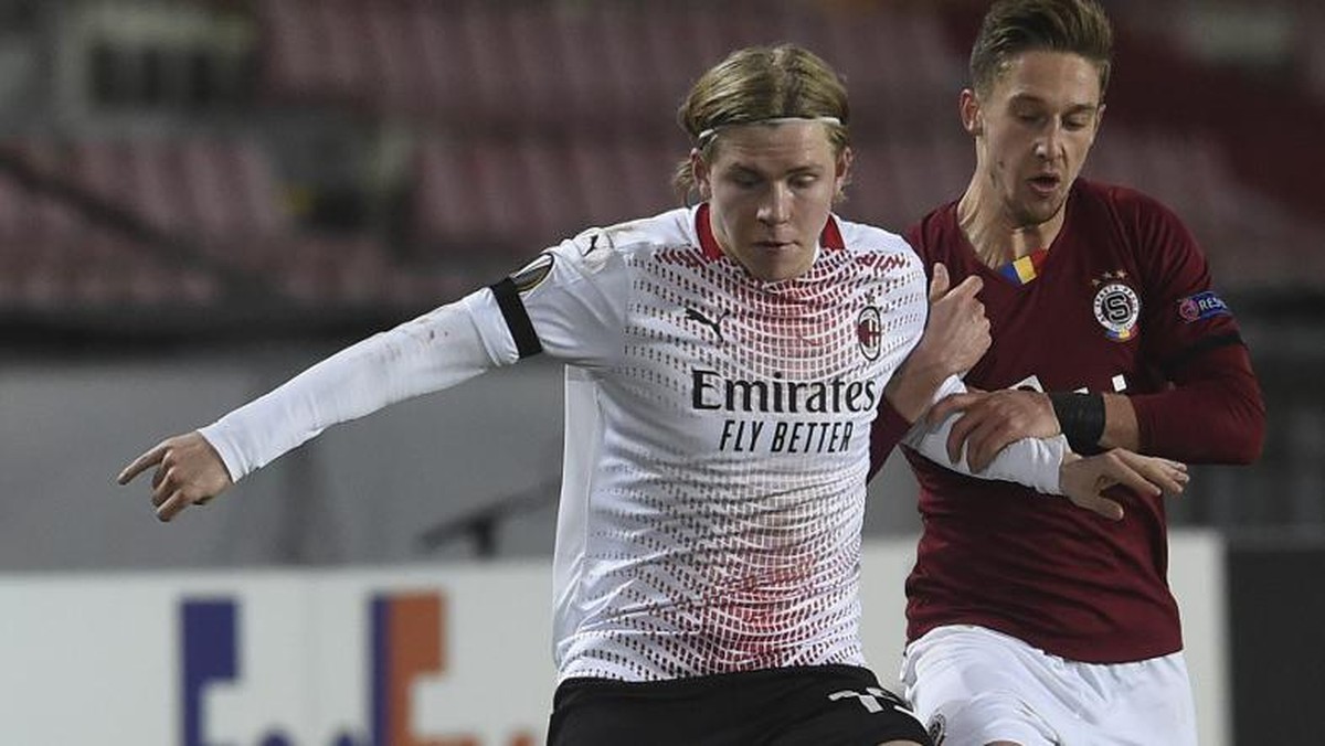 Jens Petter Hauge membawa AC Milan menang 1-0 atas Sparta Praha. (Foto: MICHAL CIZEK/AFP)