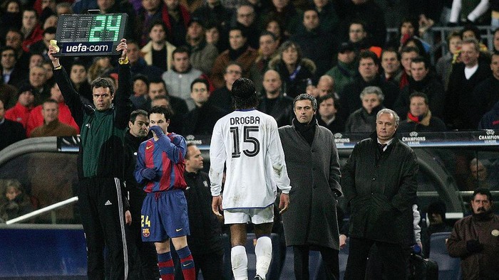 BARCELONA, SPAIN - FEBRUARY 23:  Didier Drogba of Chelsea is greeted by Chelsea Manager, Jose Mourinho. Drogba was given a second yellow and sent off during the UEFA Champions League first knock-out round, first leg match between Chelsea and Barcelona at Nou Camp, on 23 February 2005 in Barcelona, Spain.  (Photo by Ben Radford/Getty Images)