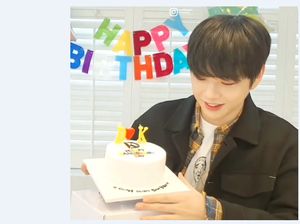 Bertambah Usia, Ini Pose Menggemaskan Kang Daniel dengan Kue Ulang Tahun