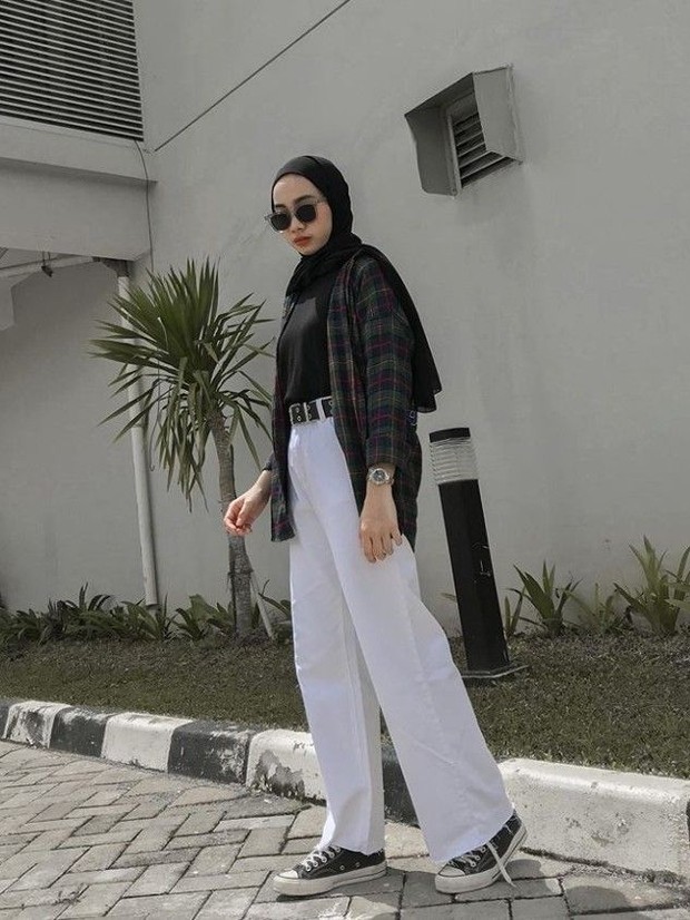 Mix and Match Outfit Hijab dengan Kemeja Kotak-kotak, Stunning Abis!