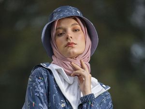 10 Koleksi Busana Muslim Ria Miranda Bergaya Klasik Hingga Tema Liburan 10 Koleksi Busana Muslim Ria Miranda Bergaya Klasik Hingga Tema Liburan