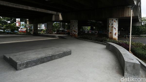 Asyik... Ada Skatepark di Kolong Tol JORR Jati Warna