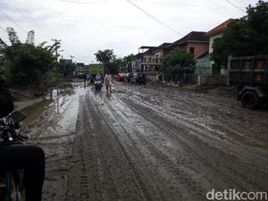 Sepekan Pascabanjir di Medan, Lumpur di Tanjung Selamat Masih Tebal