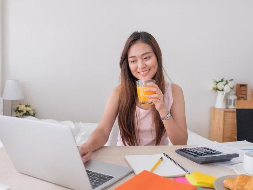 Segar! 5 Ide Minuman Kekinian untuk Temani WFH di Rumah Segar! 5 Ide Minuman Kekinian untuk Temani WFH di Rumah