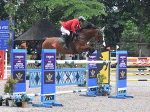 Steven Menayang Juara Seri II Longines FEI Jumping World Cup SEA League