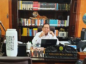 Melihat Keseharian Hakim Agung Dudu Duswara yang Wafat karena Corona