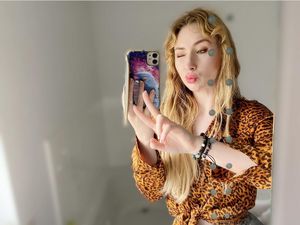 Foto Wanita yang Jadi Sensasi karena Jualan Underwear Bekas Pakai