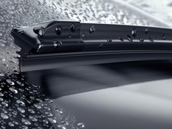 Bagaimana Supaya Kaca Mobil Punya Efek Daun Talas saat Hujan?