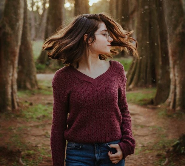 Rawat rambut porositas tinggi dengan cara mengurangi styling, gunakan hydrating mask, dapatkan trim dan gunakan produk yang kaya akan pelembap