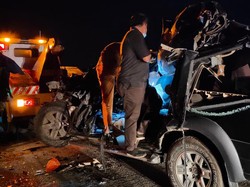 Minibus Tabrak Truk di Jalan Tol Medan-Tebing Tinggi, 1 Orang Tewas