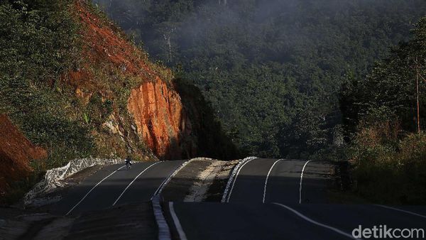 Mulusnya Jalan Aspal Menuju PLBN Area Aruk