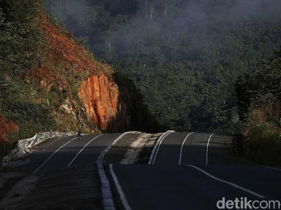 Mulusnya Jalan Aspal Menuju PLBN Area Aruk