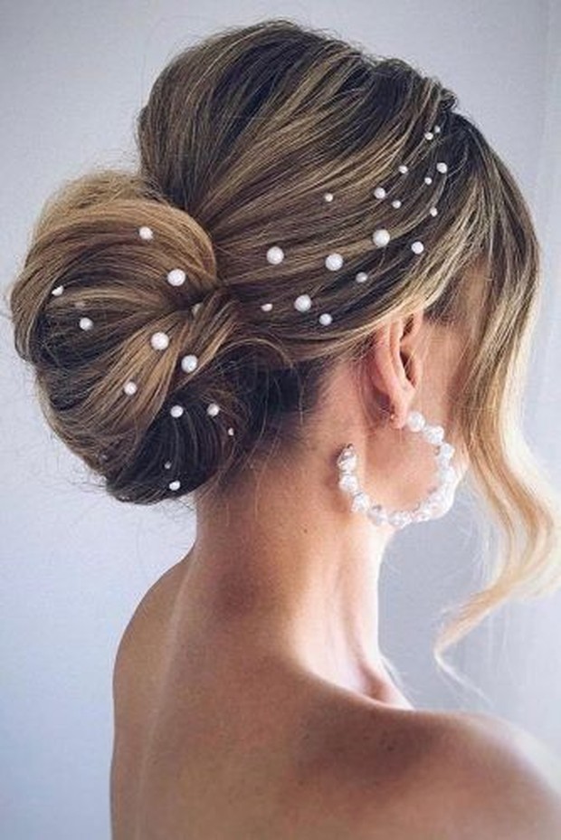 Pearl dust/pinterest.com/weddingdust Tampilan klasik yang ingin tampil elegan namun tetap sederhana.