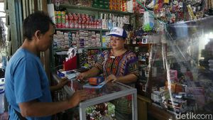 Pedagang Kelontong Nyambi Jadi Agen BRILink di Perbatasan Aruk