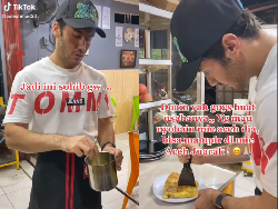 Penjual Mie Aceh Tampan Ini Ternyata Seorang Model