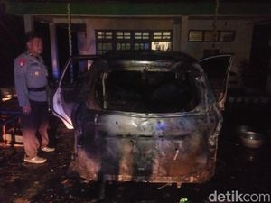 5 Pembakar Rumah-Mobil Pendukung Cabup Petahana Lutra Ngaku Inisiatif Sendiri 5 Pembakar Rumah-Mobil Pendukung Cabup Petahana Lutra Ngaku Inisiatif Sendiri