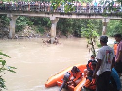 Kepleset Lalu Jatuh ke Sungai Kedung Bener, ABG di Kebumen Hilang