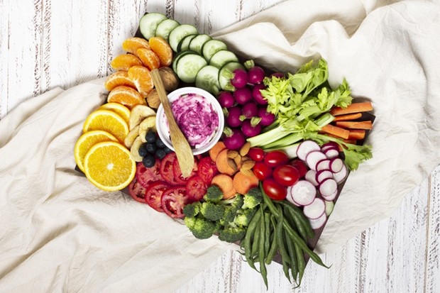 Cobalah untuk menambahkan lebih banyak sayuran dan buah dari biasanya.