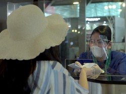 Hotman Geram Tes Swab Bandara Mengular: Pimpinannya Masih Tidur Ya?