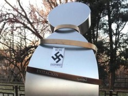 Tugu Peringatan Anne Frank Ditempeli Simbol Swastika