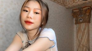 Cantiknya Selebgram Vey Ruby Jane Saat Minum Boba
