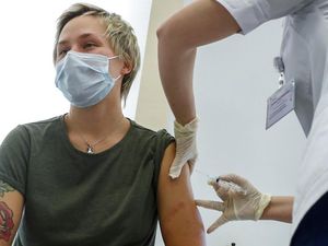 Hungaria Jadi Negara Uni Eropa Pertama yang Beli Vaksin Corona Buatan Rusia Hungaria Jadi Negara Uni Eropa Pertama yang Beli Vaksin Corona Buatan Rusia